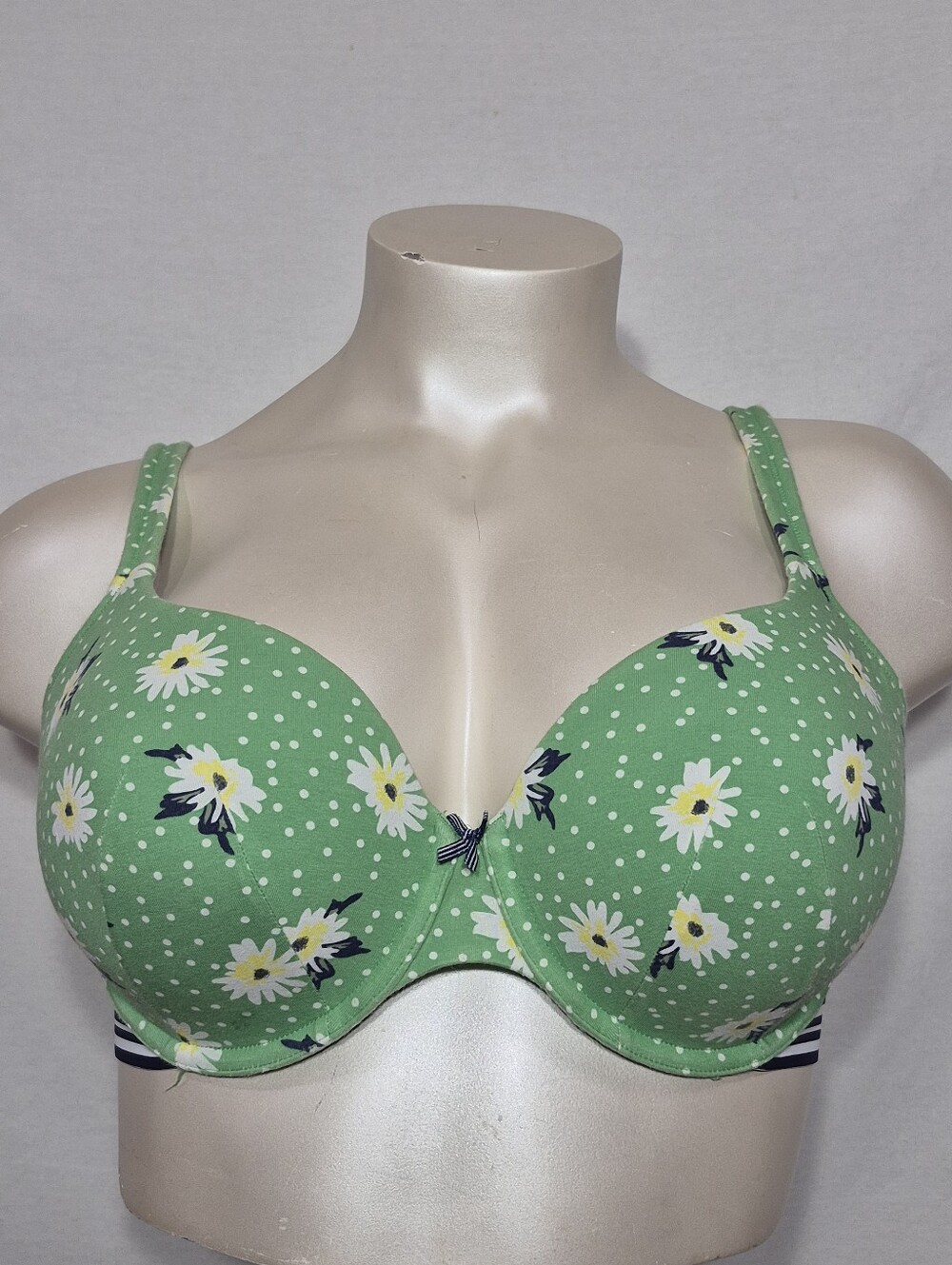 42D Cacique 93% Cotton Lightly Lined‎ T-Shirt Underwire Bra Green Daisy Print